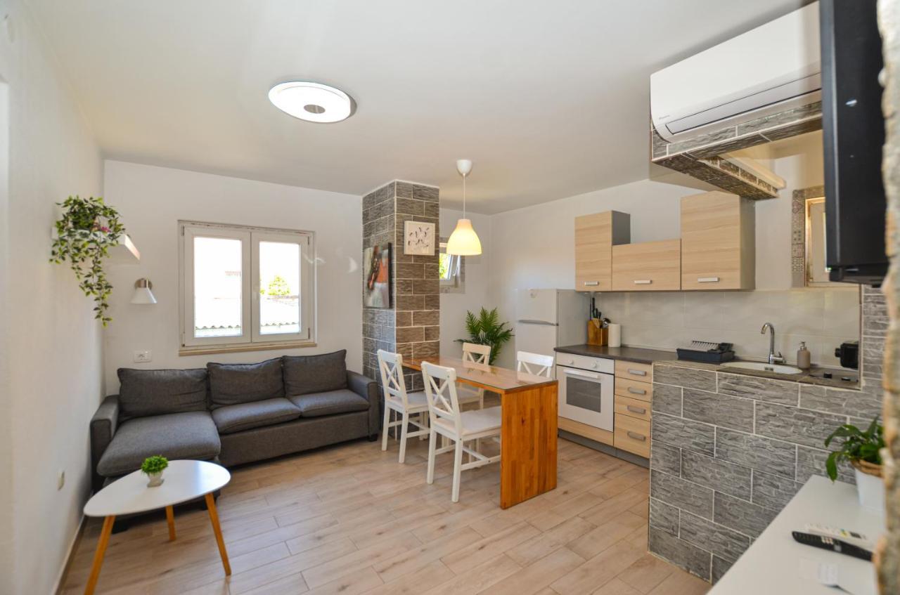 Apartments Iris 罗维尼 外观 照片