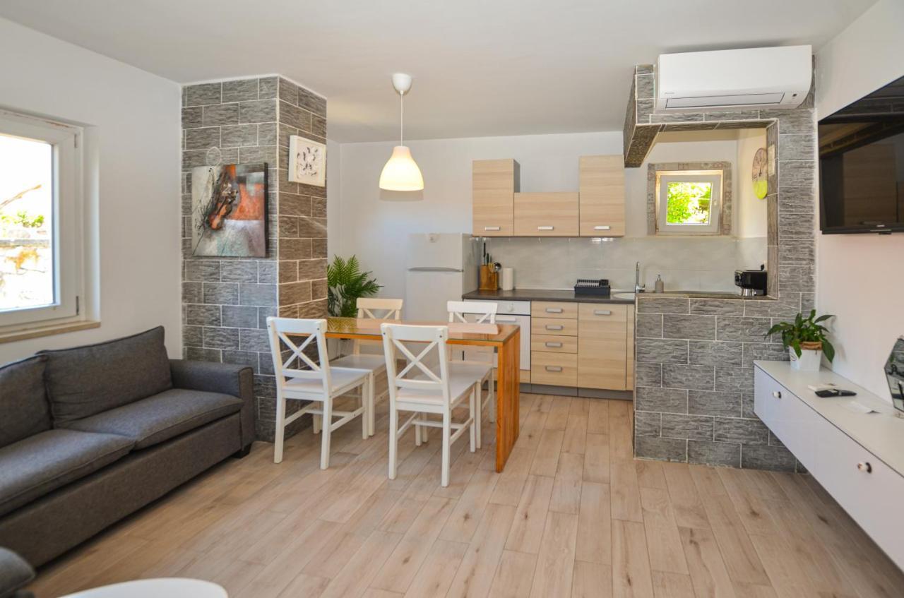 Apartments Iris 罗维尼 外观 照片