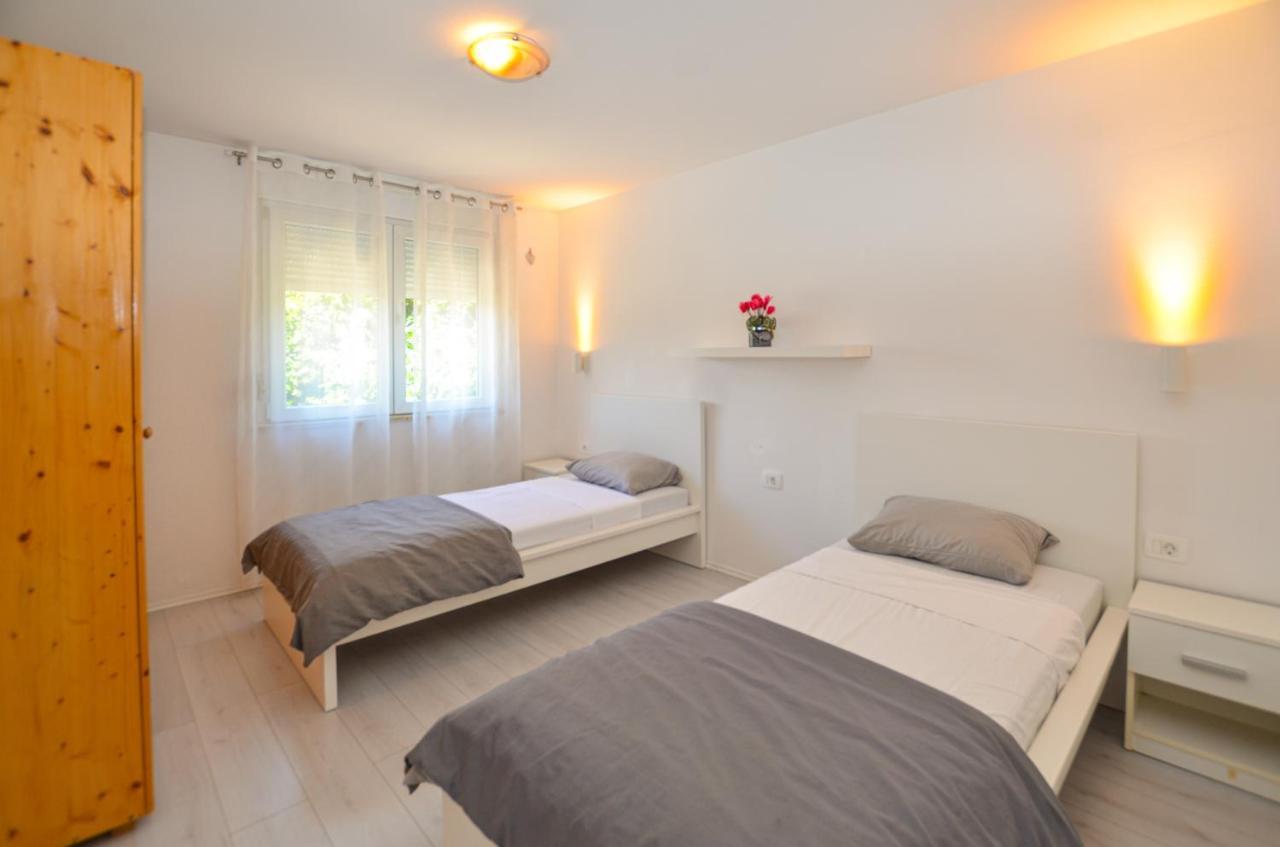 Apartments Iris 罗维尼 外观 照片